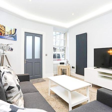 Ultra Modern, Stylish Apartment Next To Princes St Édimbourg Extérieur photo